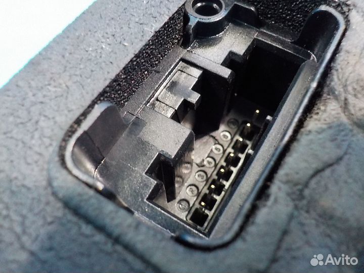 Замок двери передней правой skoda Yeti 2009-2018