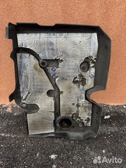 Крышка двигателя priora