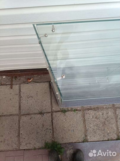 Витрина стеклянная