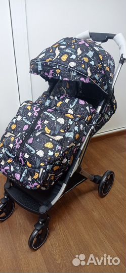 Коляска прогулочная Luxmom