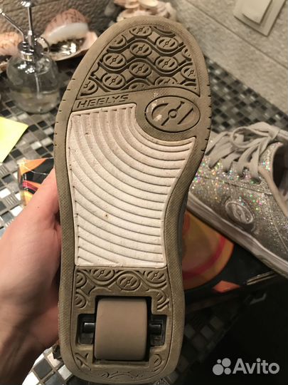 Роликовые кроссовки Heelys
