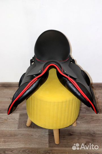 Конкурное седло для лошади