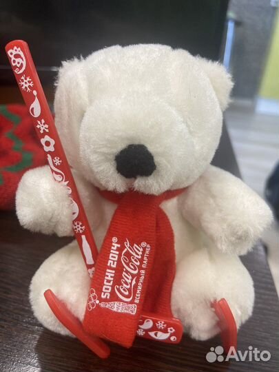 Шапка кока кола, медведь кока кола