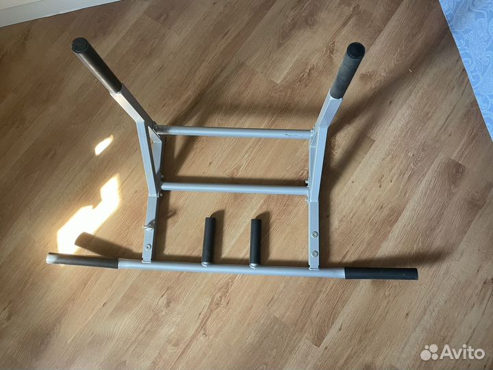 Турник настенный