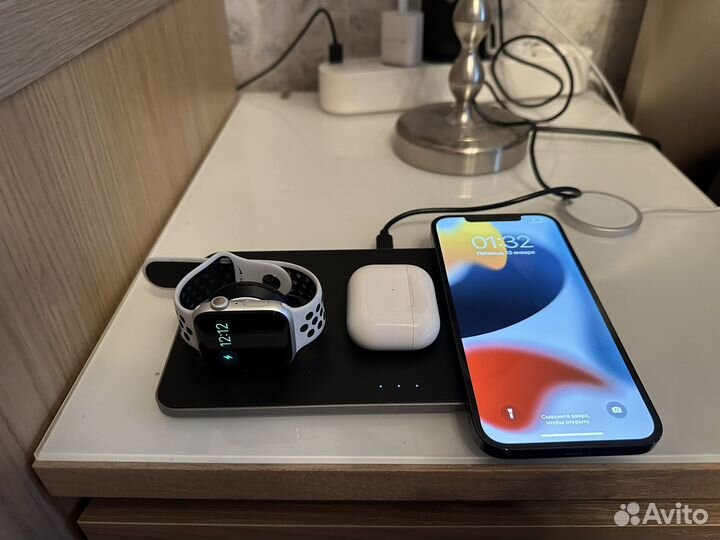 Зарядное устройство iPhone, AirPods, Apple watch