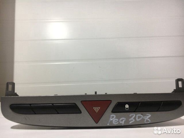 Блок аварийной сигнализации Пежо 308