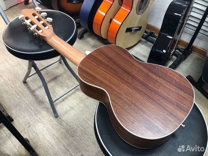 Гитарлеле (гиталеле) с чехлом