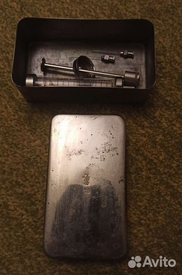 Стерилизатор со шприцом СССР