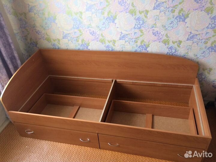 Кровать односпальная с матрасом