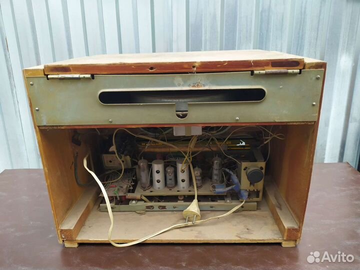 Ламповая радиола Рекорд 61