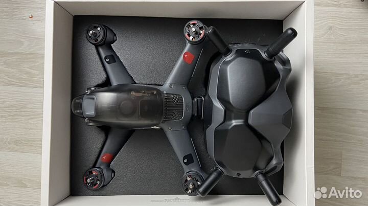 Квадрокоптер DJI FPV