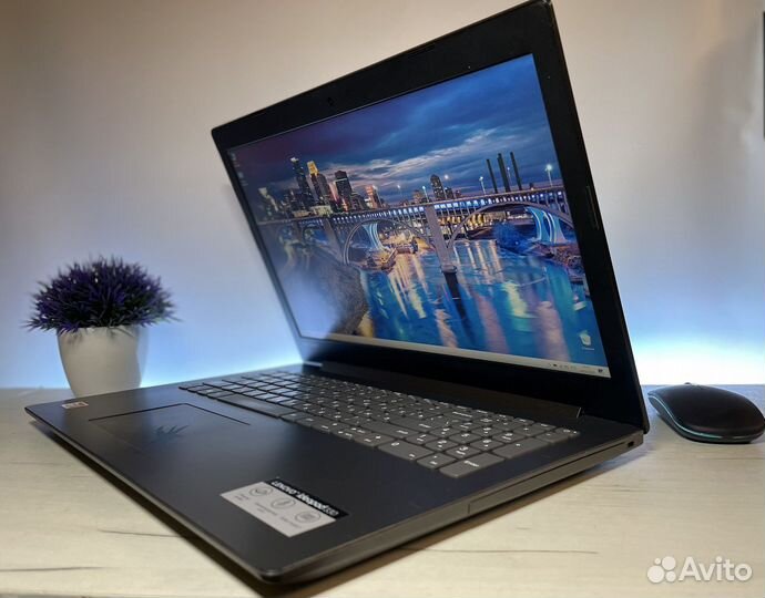 Мощный ноутбук Lenovo 8 Gb SDD +HDD FullHD