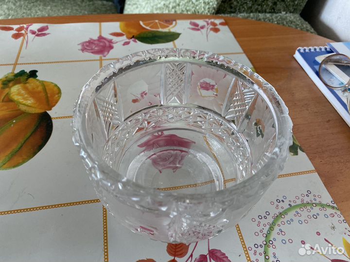 Салатник хрустальный среднего размера