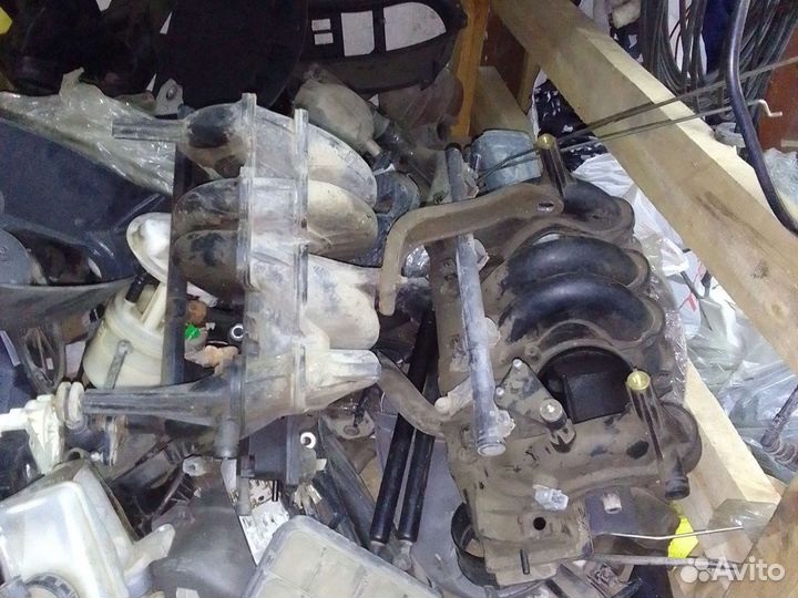 Впускной коллектор Рено Логан 1.4 2014г