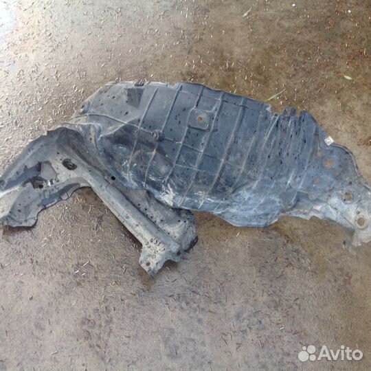 Подкрылок Nissan X-trail t 31