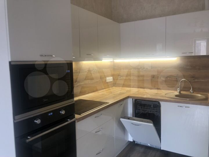 2-к. квартира, 63 м², 9/17 эт.