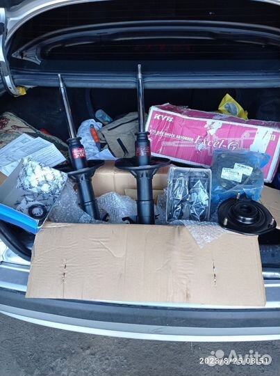 Стойки передние,амортизаторы на Мит Каризма 2003 г