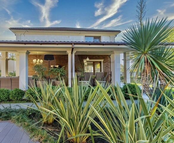 Дом 195 м² на участке 8 сот.