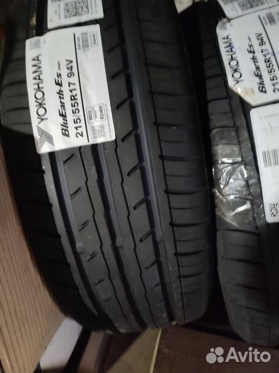 Yokohama BluEarth-ES ES32 215/55 R17 94V