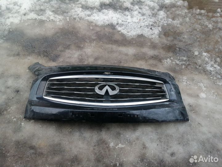 Решетка радиатора Infiniti FX35