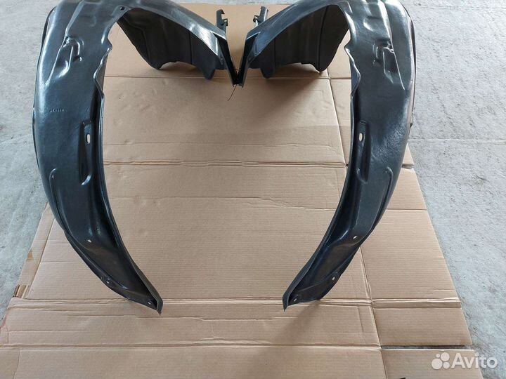Подкрылок передний Subaru Forester SH комплект