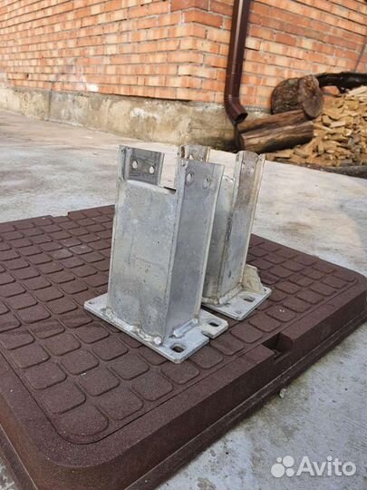 Кронштейн усилителя переднего бампера Audi A4. Клы