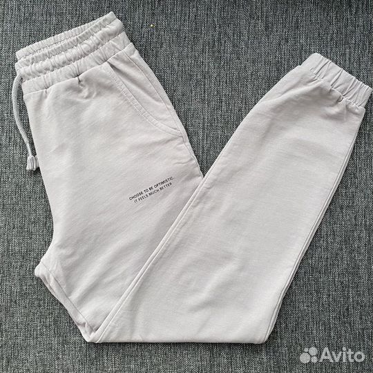 Женский спортивный костюм