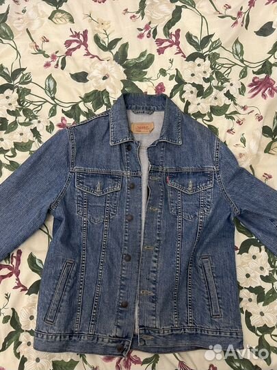 Джинсовая куртка levis