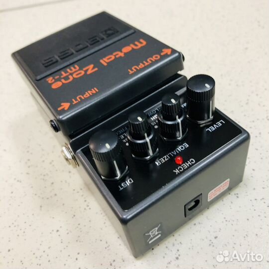 Гитарная педаль boss MT-2