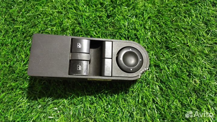 Блок управления стеклоподъемниками Opel Astra H