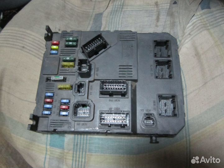 Блок предохранителей Peugeot 407 BSI-S03-00