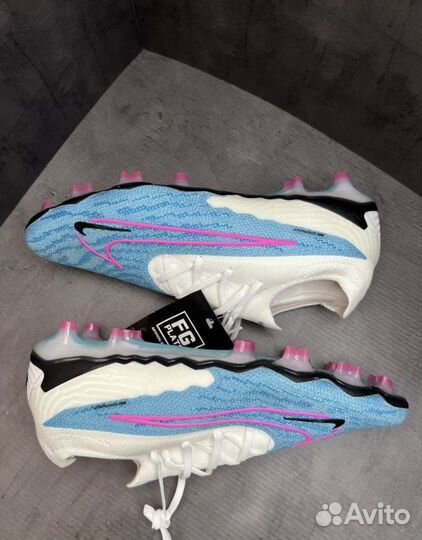 Футбольные бутсы Nike Phantom GX