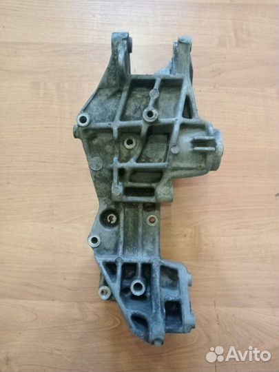 Кронштейн генератора Volkswagen Passat B5 седан