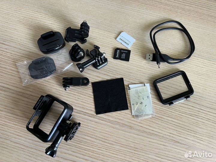 GoPro Hero 5 Black + кейс + аксессуары