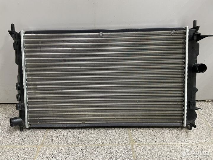 Радиатор охлаждения audi 80 b310-25043sx