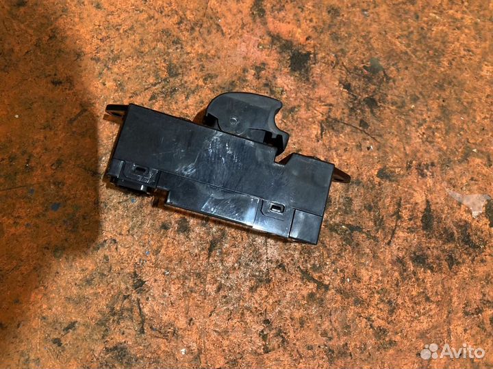 Кнопка стеклоподъемника Mitsubishi pajero/montero