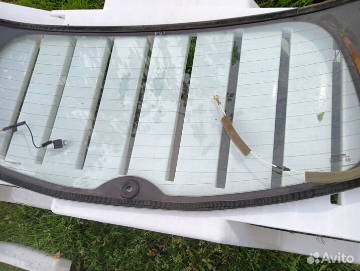 Стекло багажник nissan tiida 2007 оригинал