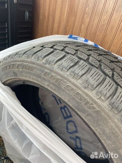 Bridgestone Blizzak LM-25 235/45 R18 98V