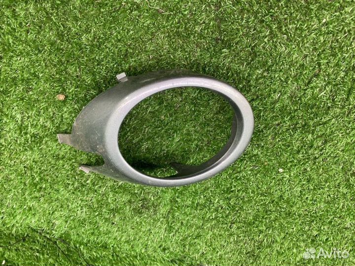 Рамка противотуманной фары левой Audi A4 B7 6064