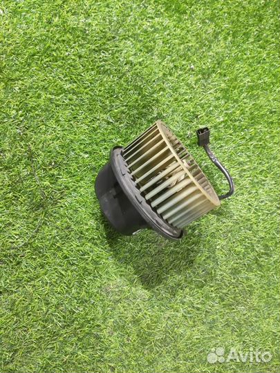 Моторчик отопителя Volkswagen Passat B3