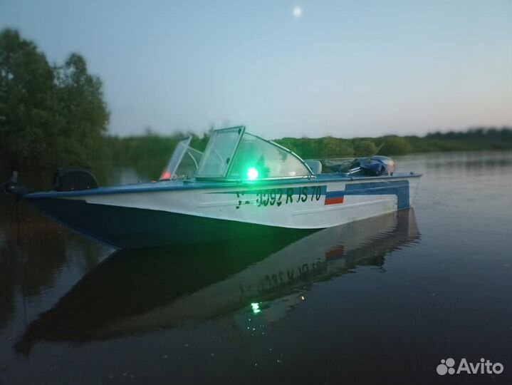 Лодку с мотором