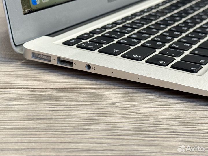 Apple MacBook Air 13-inch (2015) i5 / 8 / 256 SSD