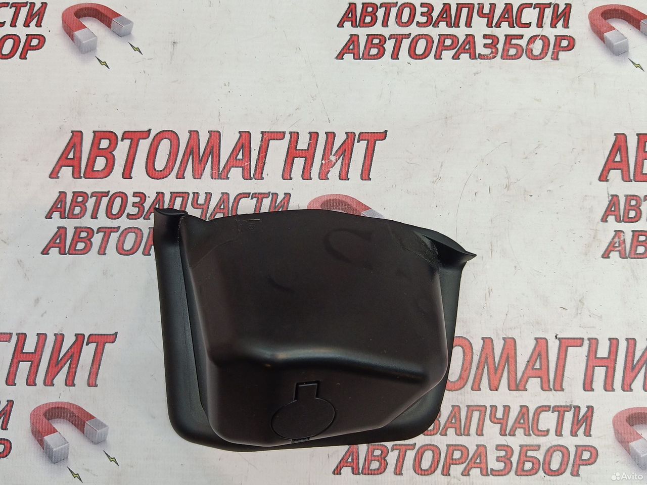 Накладка фонаря крышки багажника правая Воях Фри