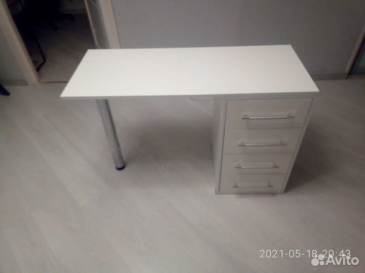 Стол маникюрный для маникюра