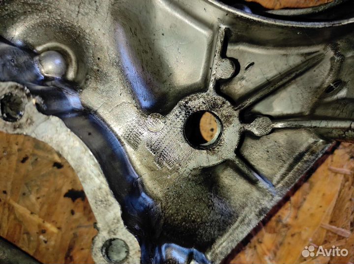 Лобовая крышка передняя на mercedes 2.9 дизель