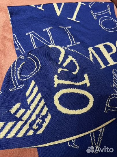 Шапка с шарфом Emporio Armani