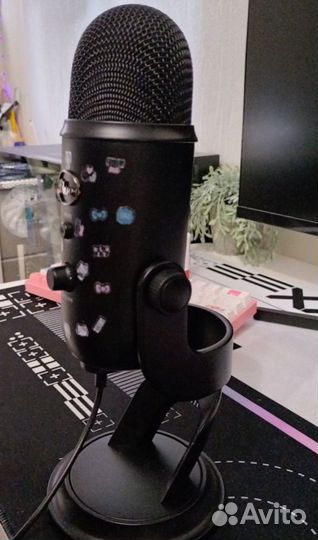 Микрофон Blue Yeti Blackout черный - Как новый