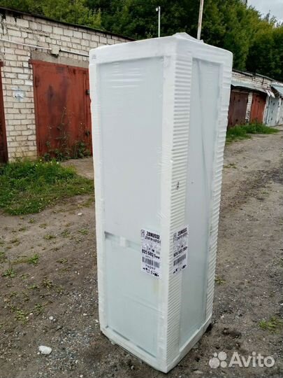 Встраиваемый холодильник zanussi Италия новый