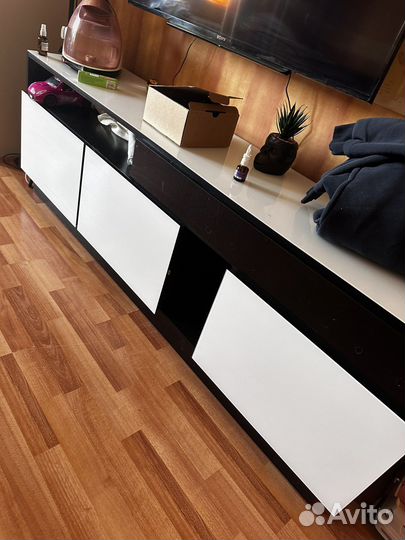 Тумба под тв белый глянец