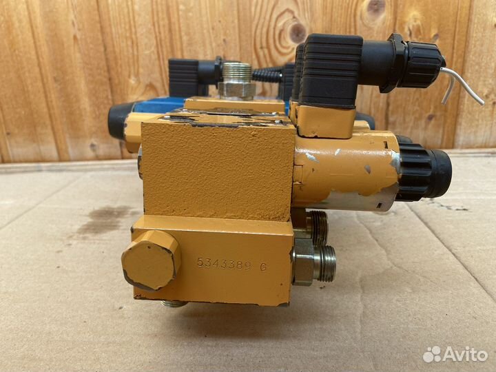 Гидрораспределитель для case